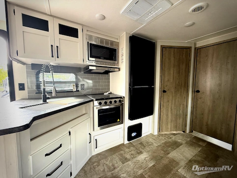 2024 Palomino Puma 32BHQS RV Photo 3