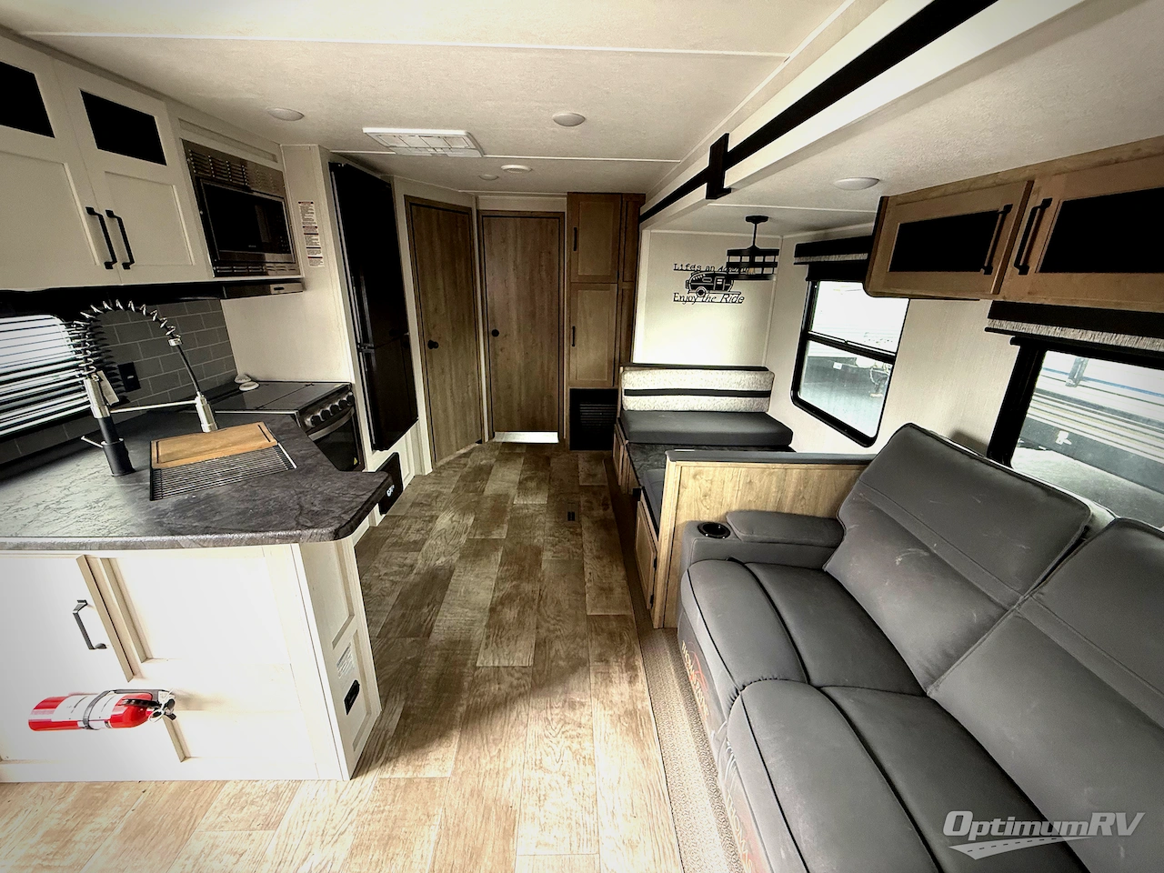 2024 Palomino Puma 32BHQS Photo 4