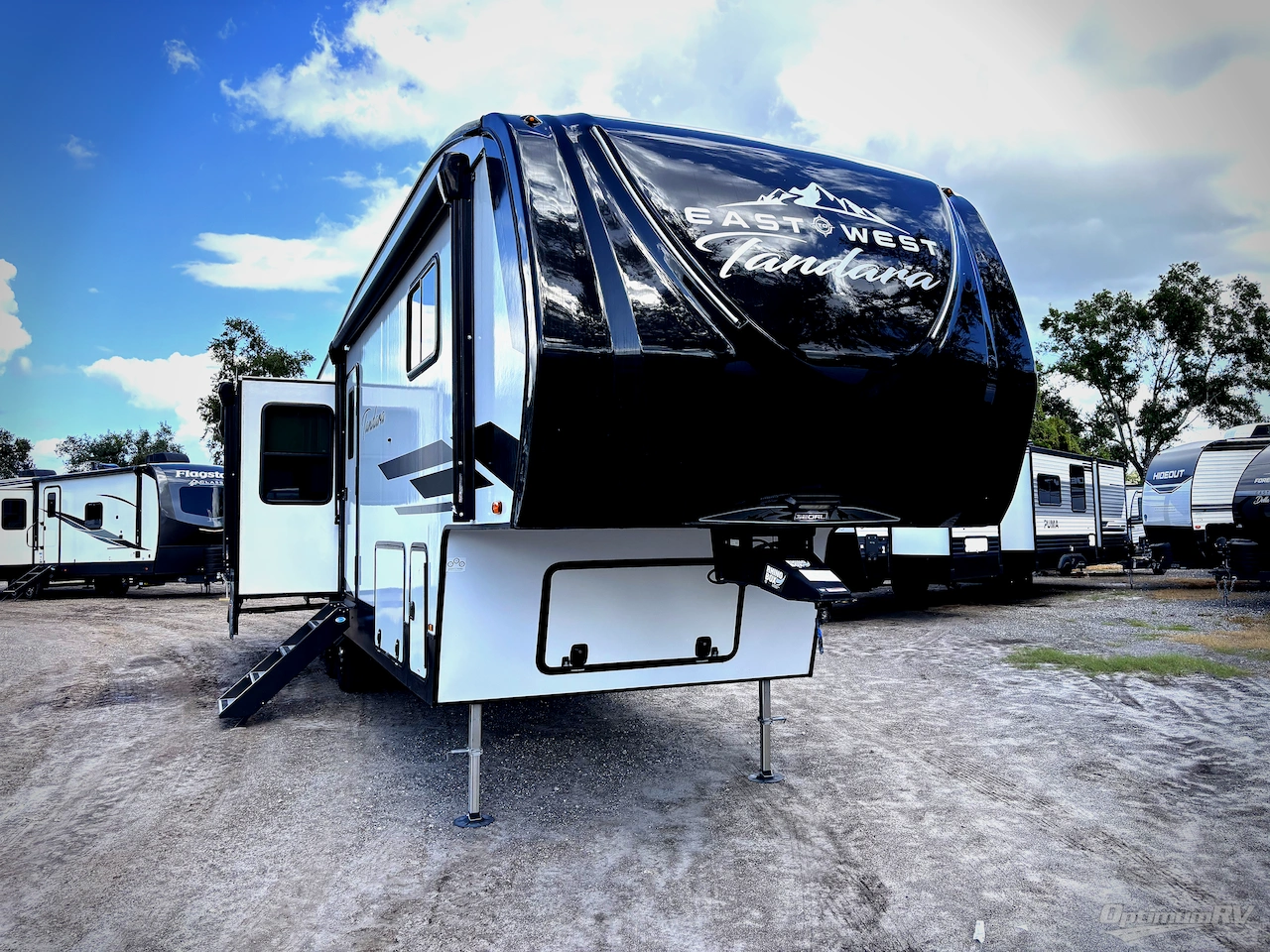 2024 East To West Tandara 320RL Photo 1