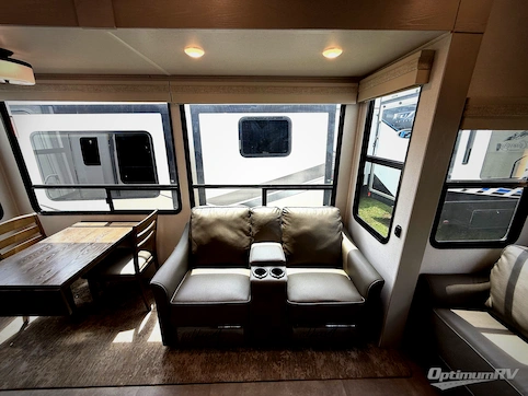 2022 Palomino Columbus C-Series 379MBC RV Photo 2