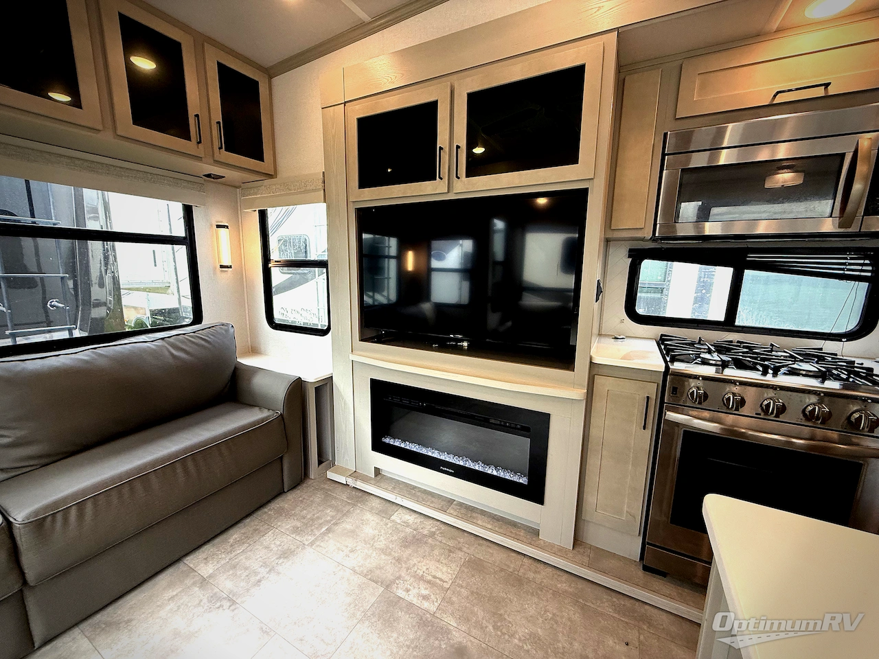 2022 Palomino Columbus C-Series 379MBC Photo 9