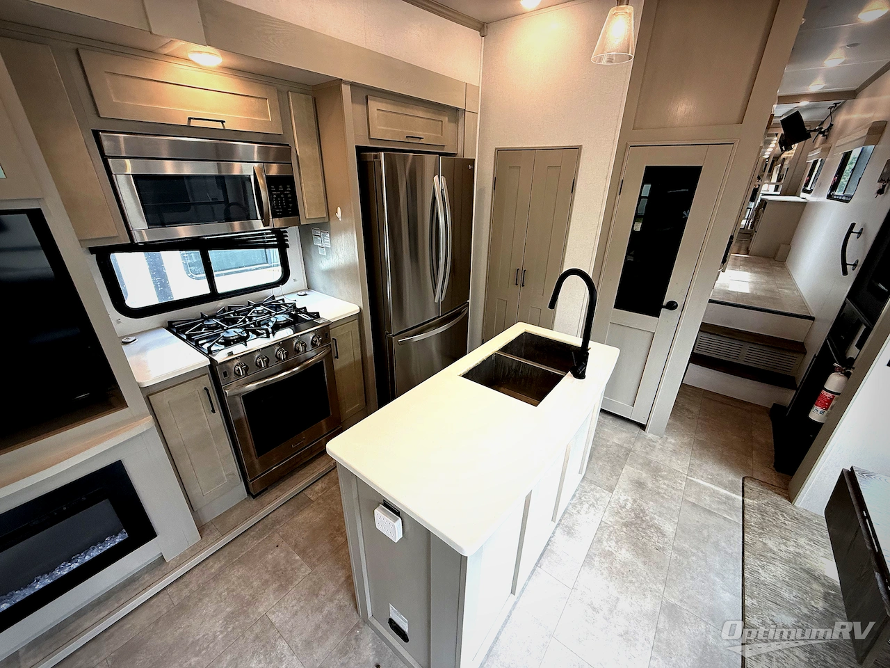 2022 Palomino Columbus C-Series 379MBC Photo 10