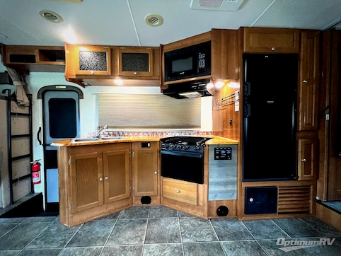 2019 Coachmen Leprechaun 280BH Ford 450 RV Photo 3