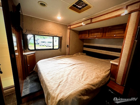 2019 Coachmen Leprechaun 280BH Ford 450 RV Photo 4