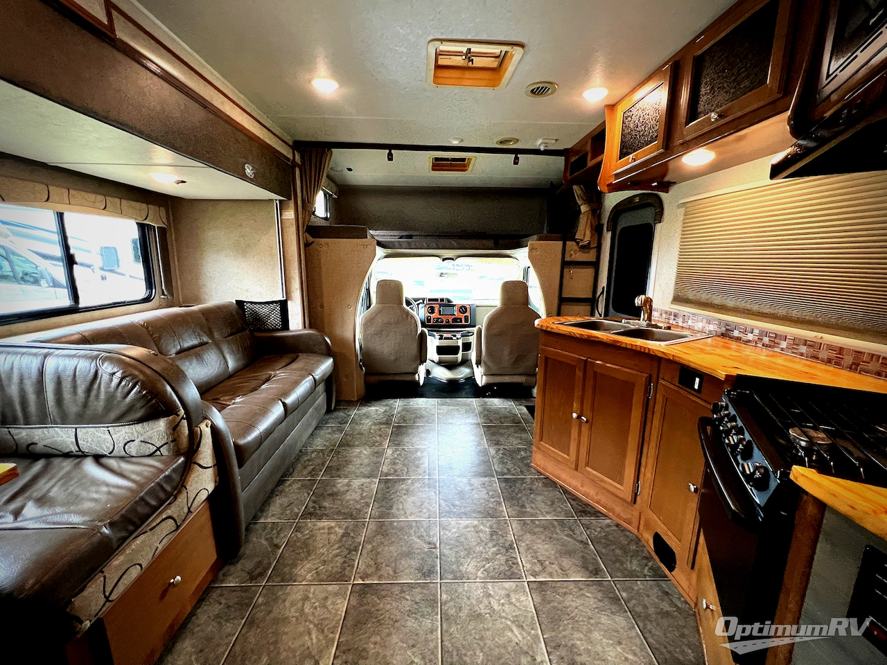 2019 Coachmen Leprechaun 280BH Ford 450 Photo 5