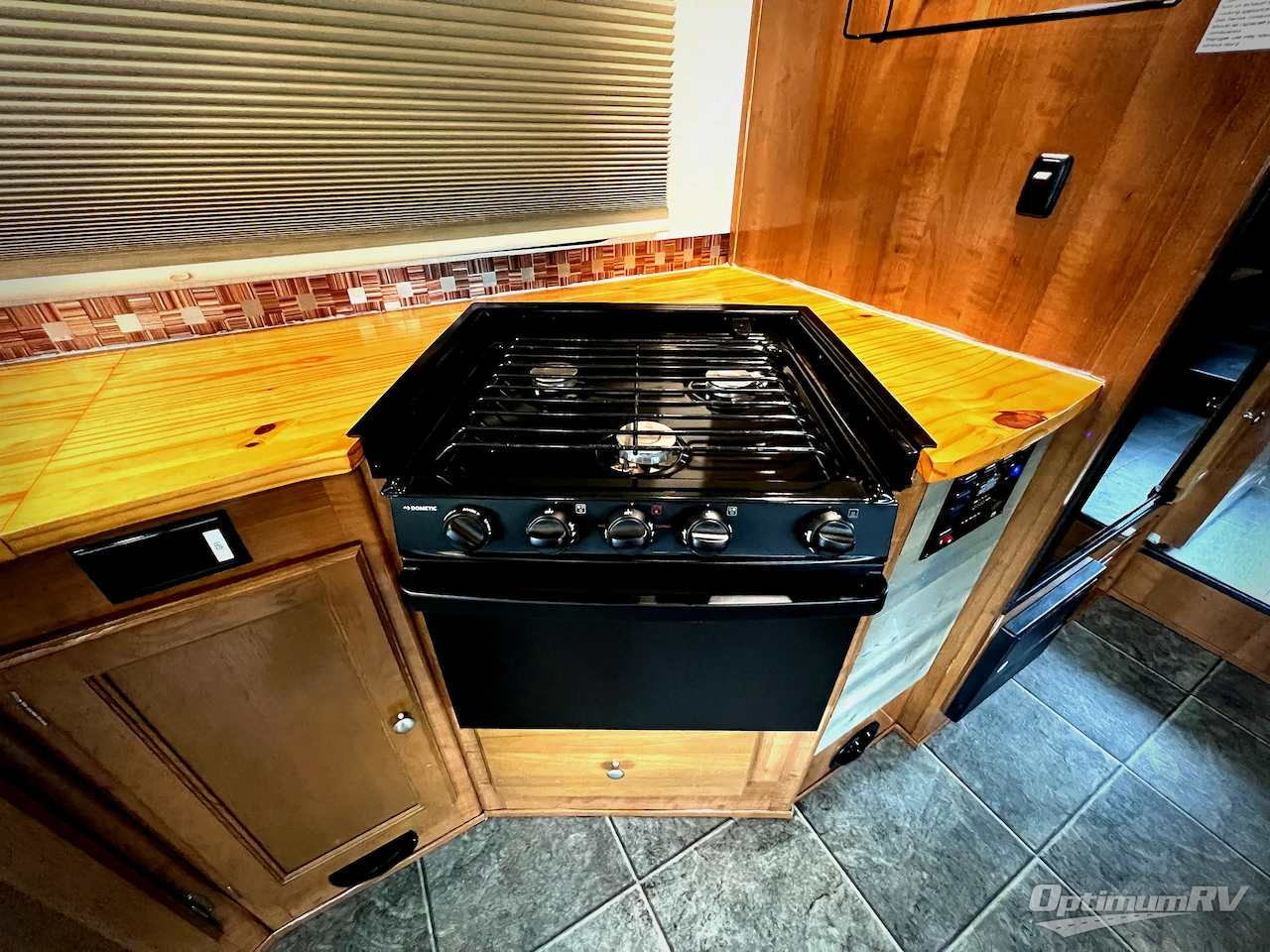2019 Coachmen Leprechaun 280BH Ford 450 Photo 13
