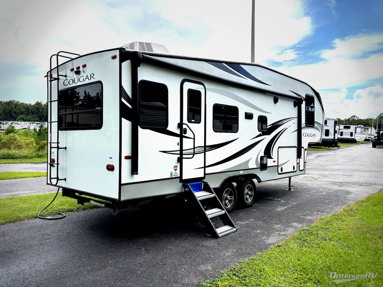 2021 Keystone Cougar Half-Ton 24RDS Photo 2