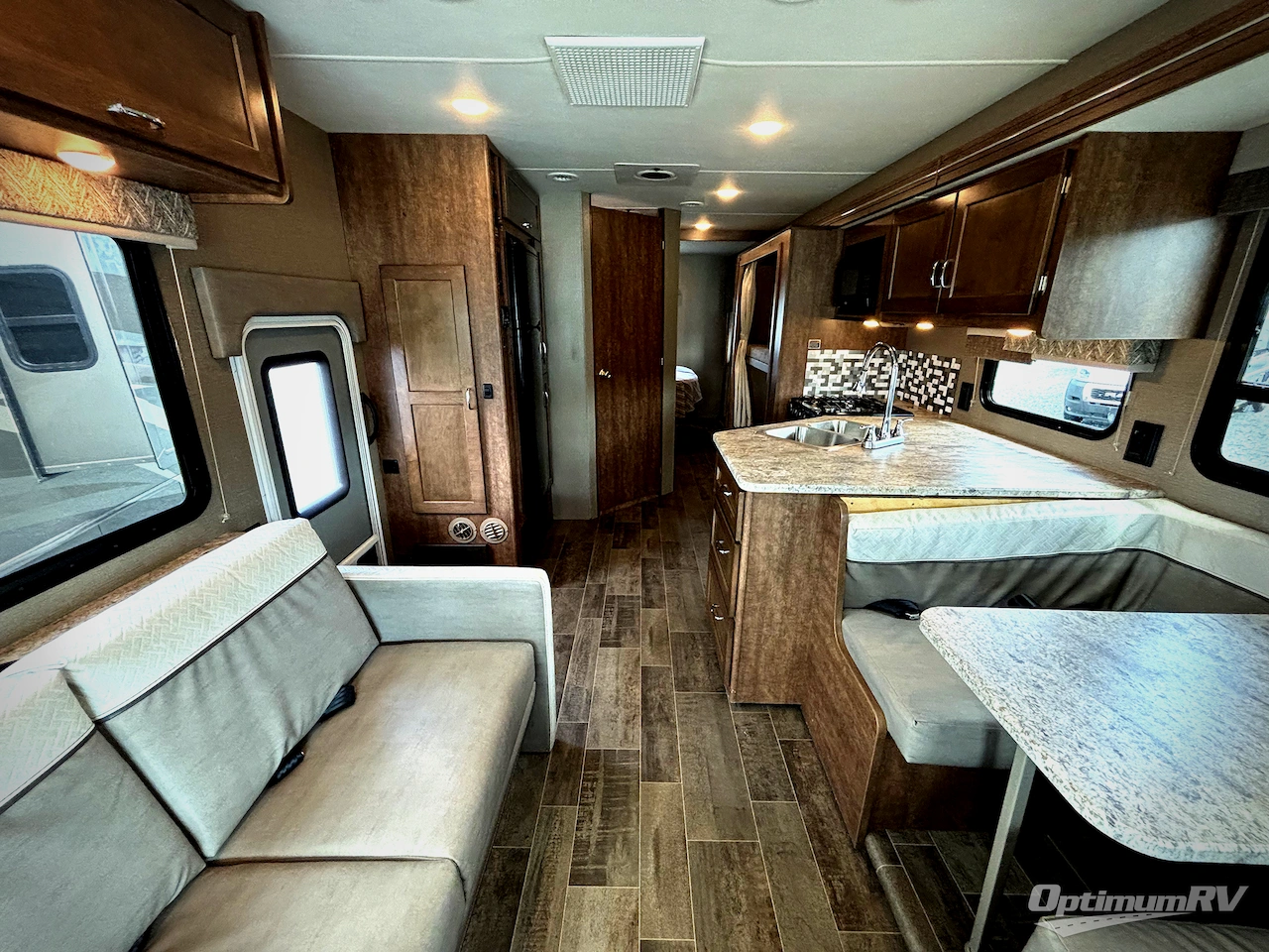 2018 Winnebago Intent 31P Photo 4