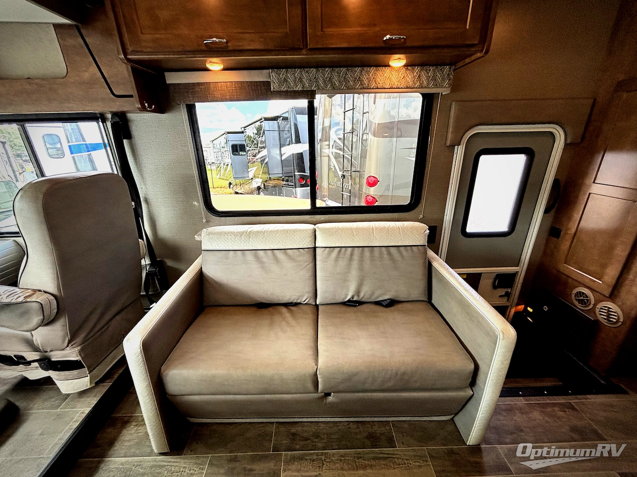 2018 Winnebago Intent 31P Photo 6