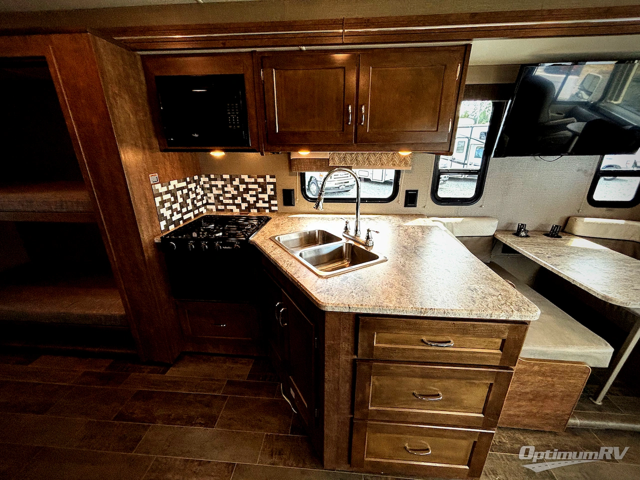 2018 Winnebago Intent 31P Photo 7