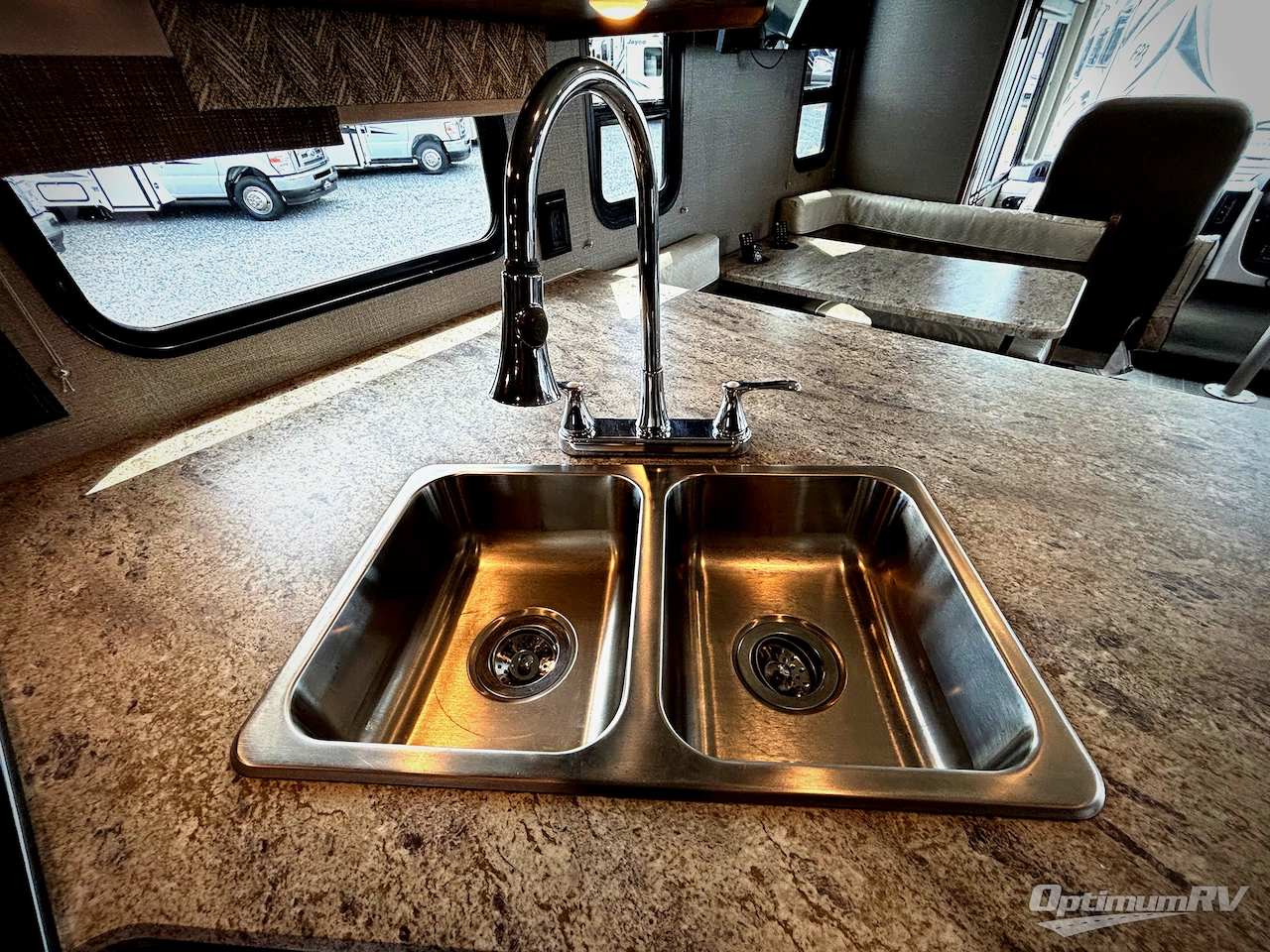 2018 Winnebago Intent 31P Photo 9