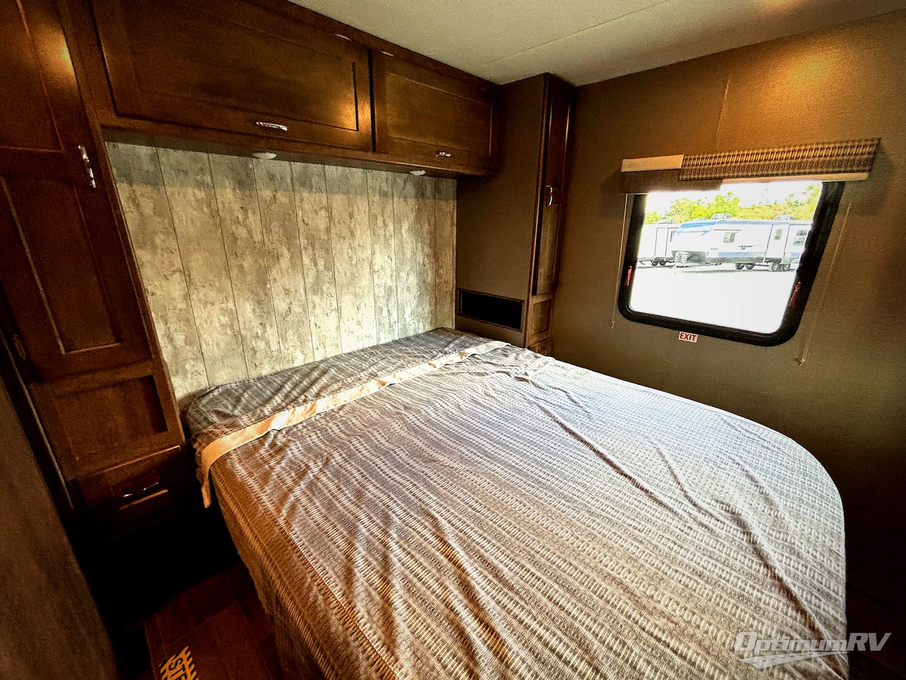 2018 Winnebago Intent 31P Photo 13