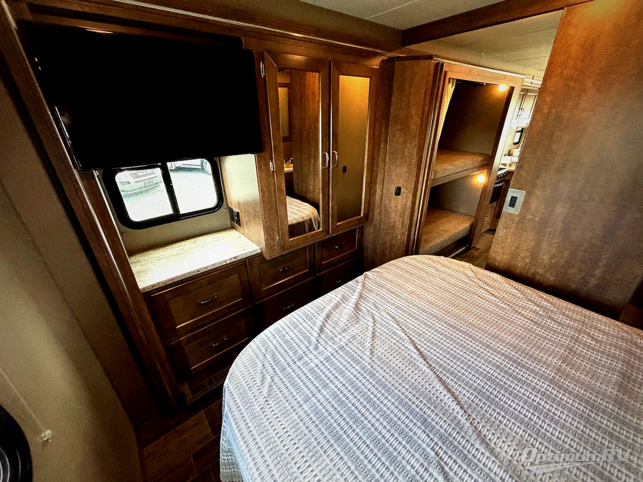 2018 Winnebago Intent 31P Photo 14