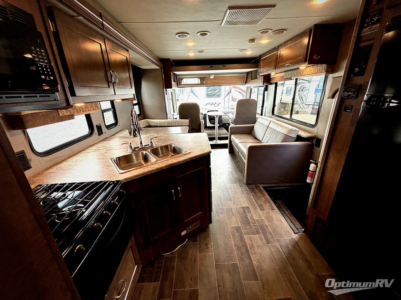 2018 Winnebago Intent 31P Photo 15
