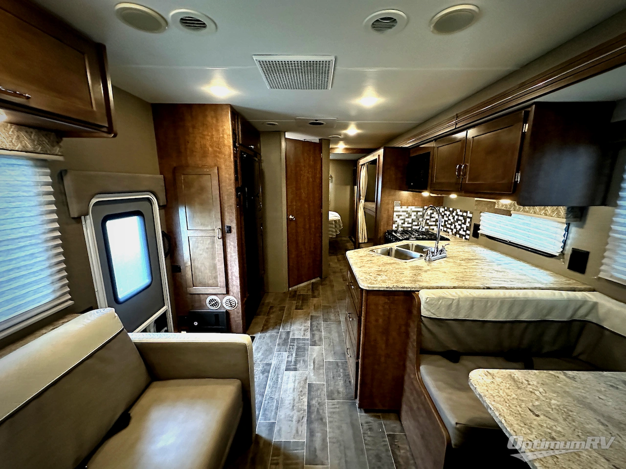 2018 Winnebago Intent 31P Photo 8