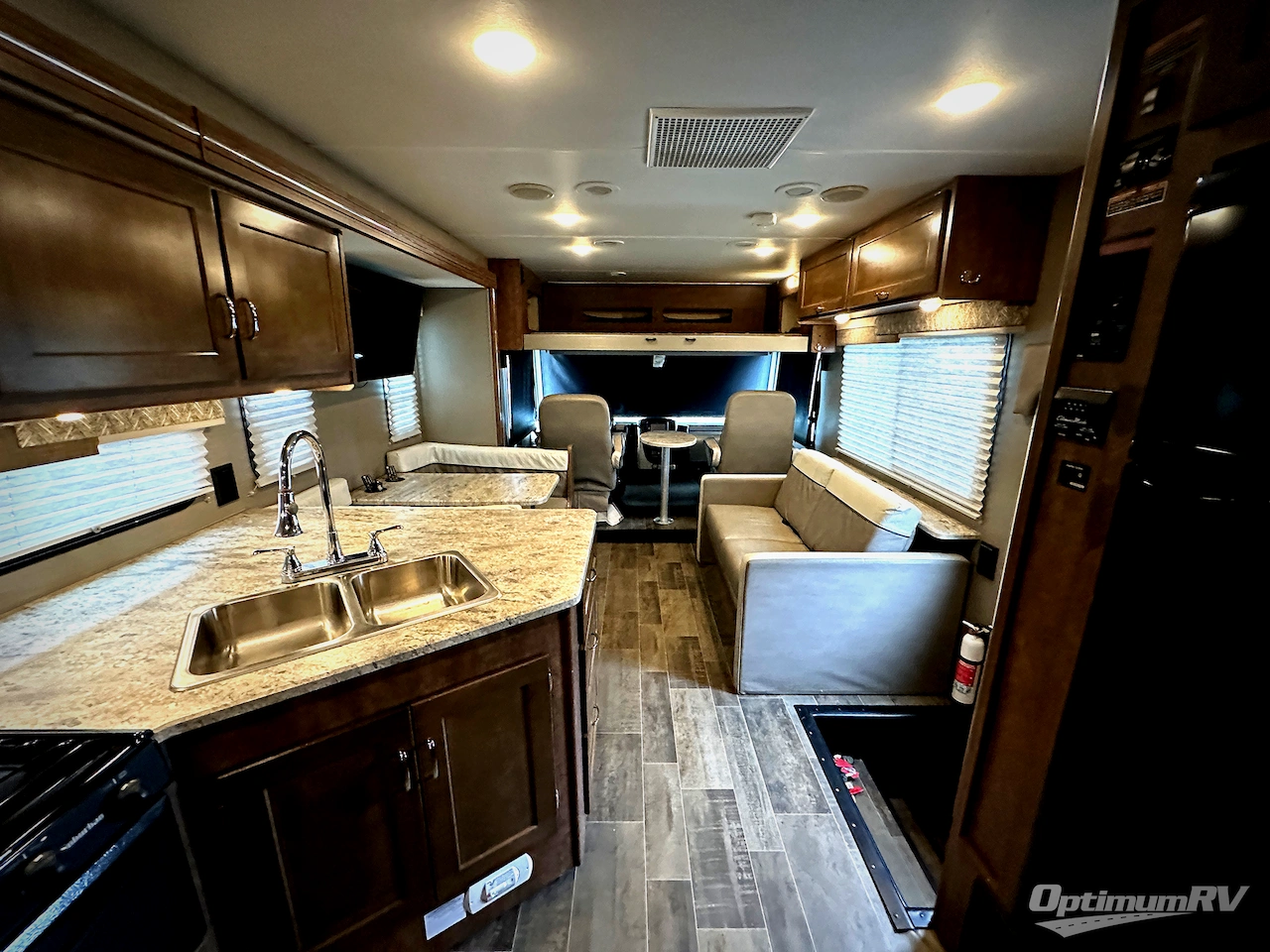 2018 Winnebago Intent 31P Photo 9