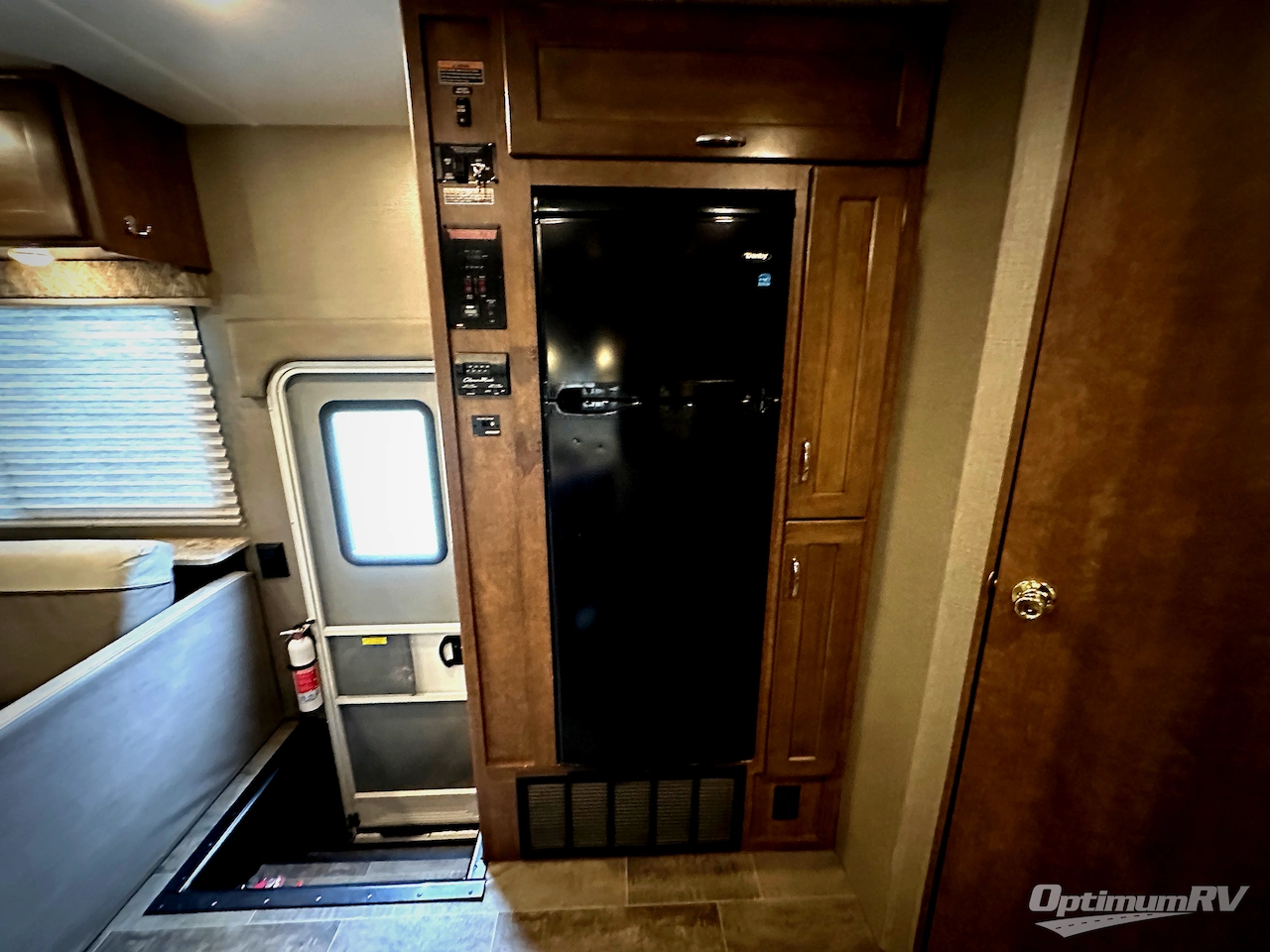 2018 Winnebago Intent 31P Photo 11