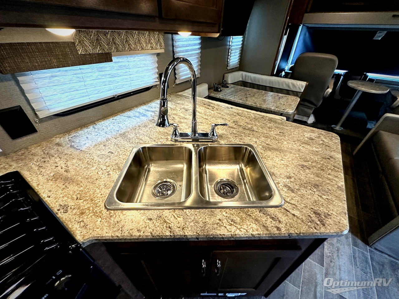 2018 Winnebago Intent 31P Photo 15