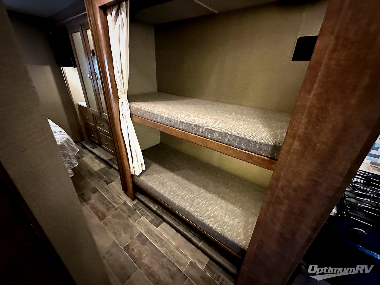 2018 Winnebago Intent 31P Photo 18