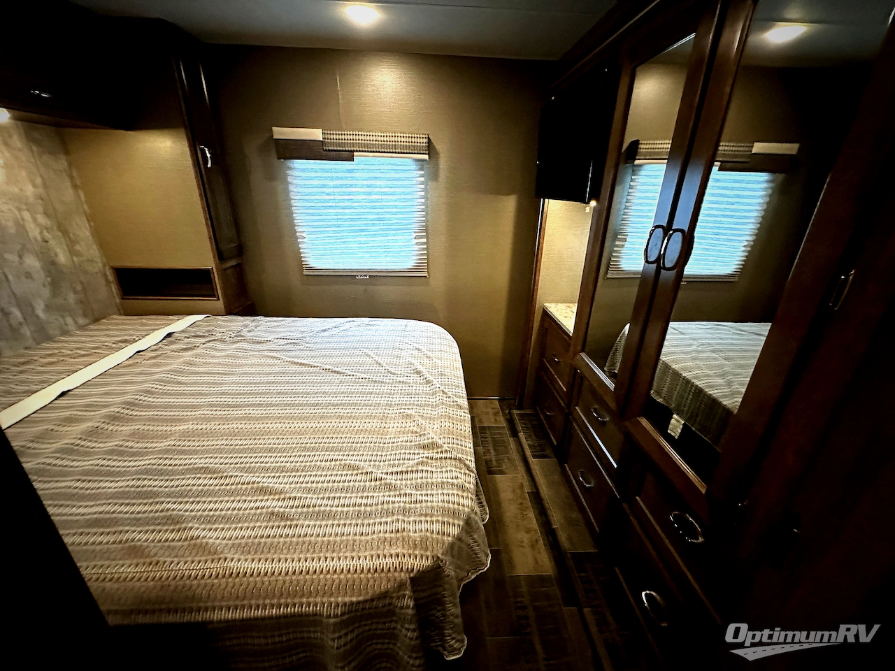2018 Winnebago Intent 31P Photo 23