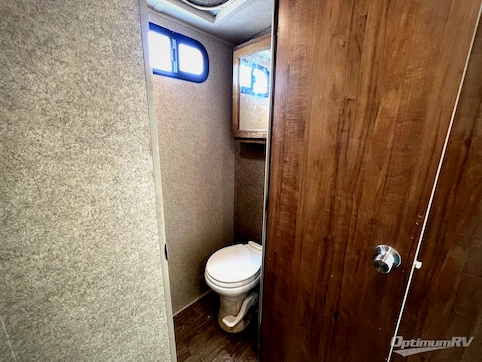 2018 Forest River Flagstaff Classic Super Lite 8524RLBS RV Photo 4
