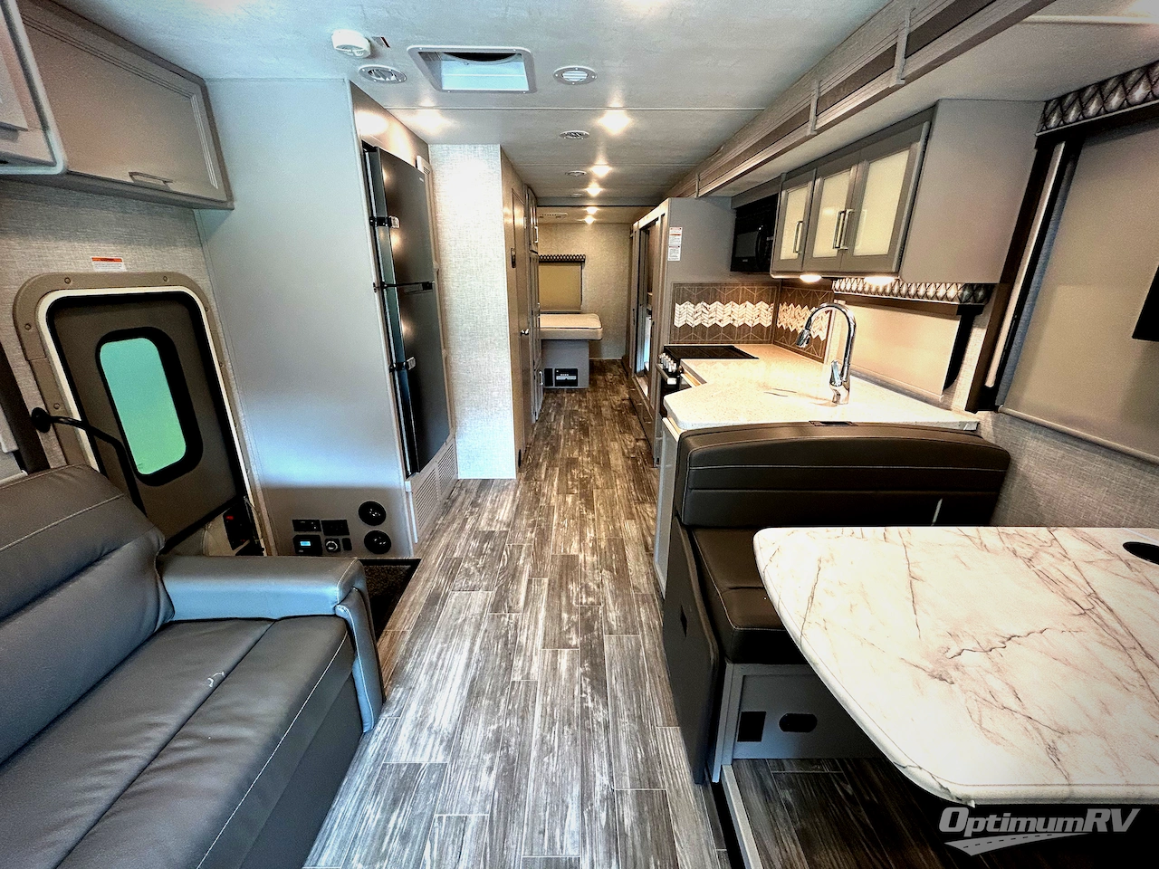 2021 Thor Hurricane 34J Photo 4