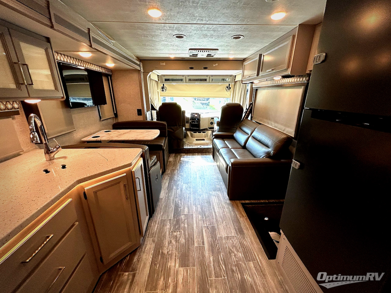 2021 Thor Hurricane 34J Photo 5