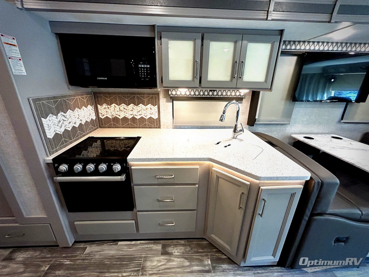 2021 Thor Hurricane 34J Photo 6