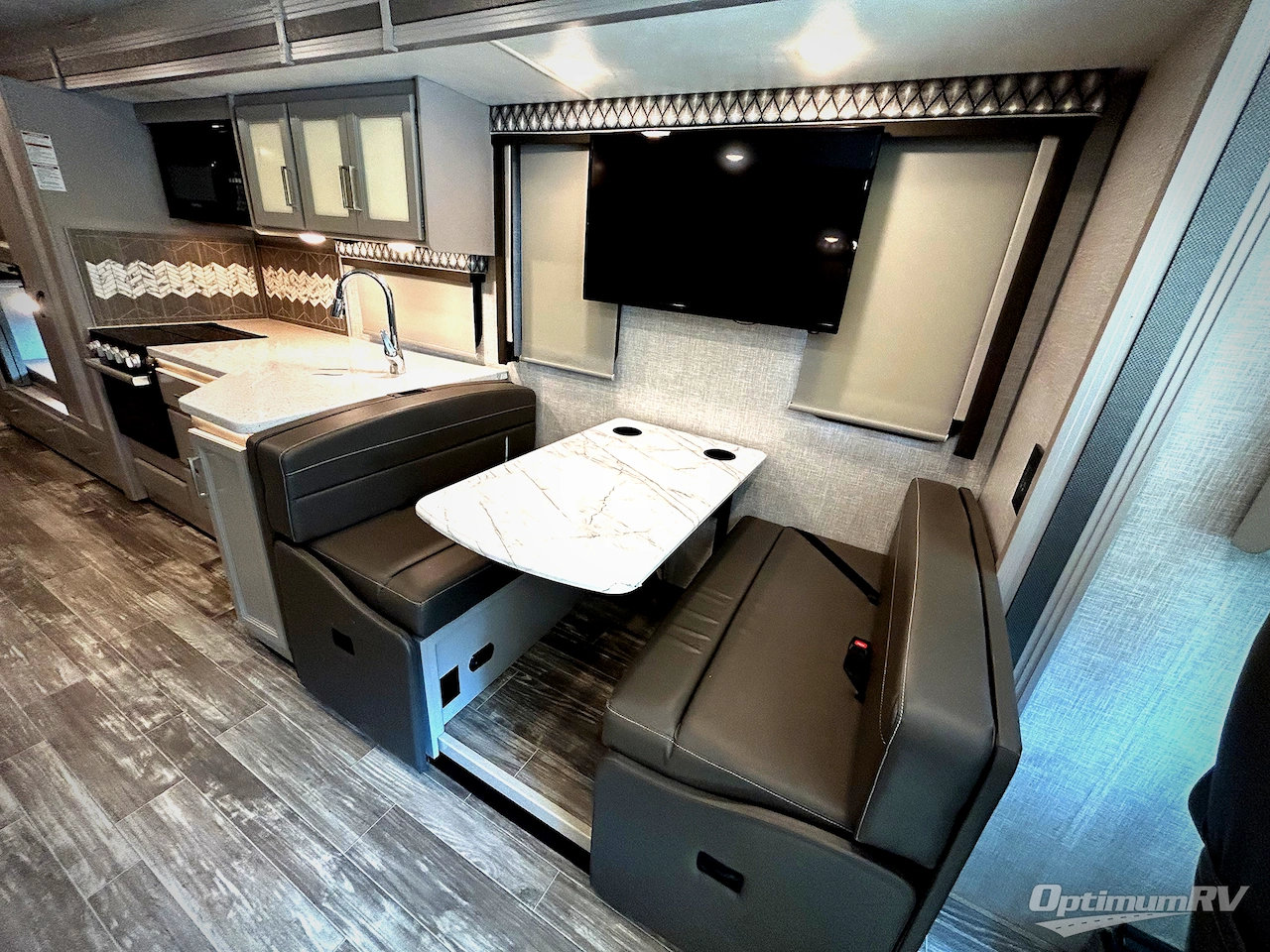 2021 Thor Hurricane 34J Photo 11