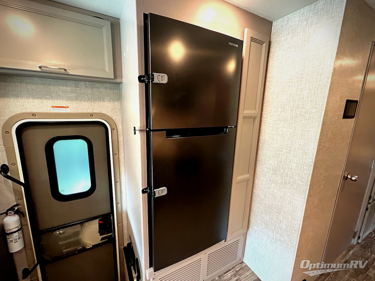 2021 Thor Hurricane 34J Photo 13