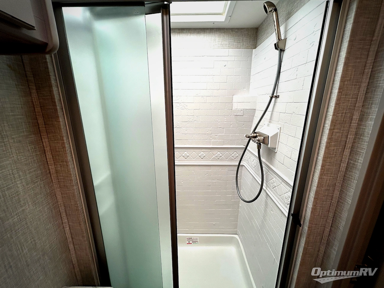 2021 Thor Hurricane 34J Photo 16