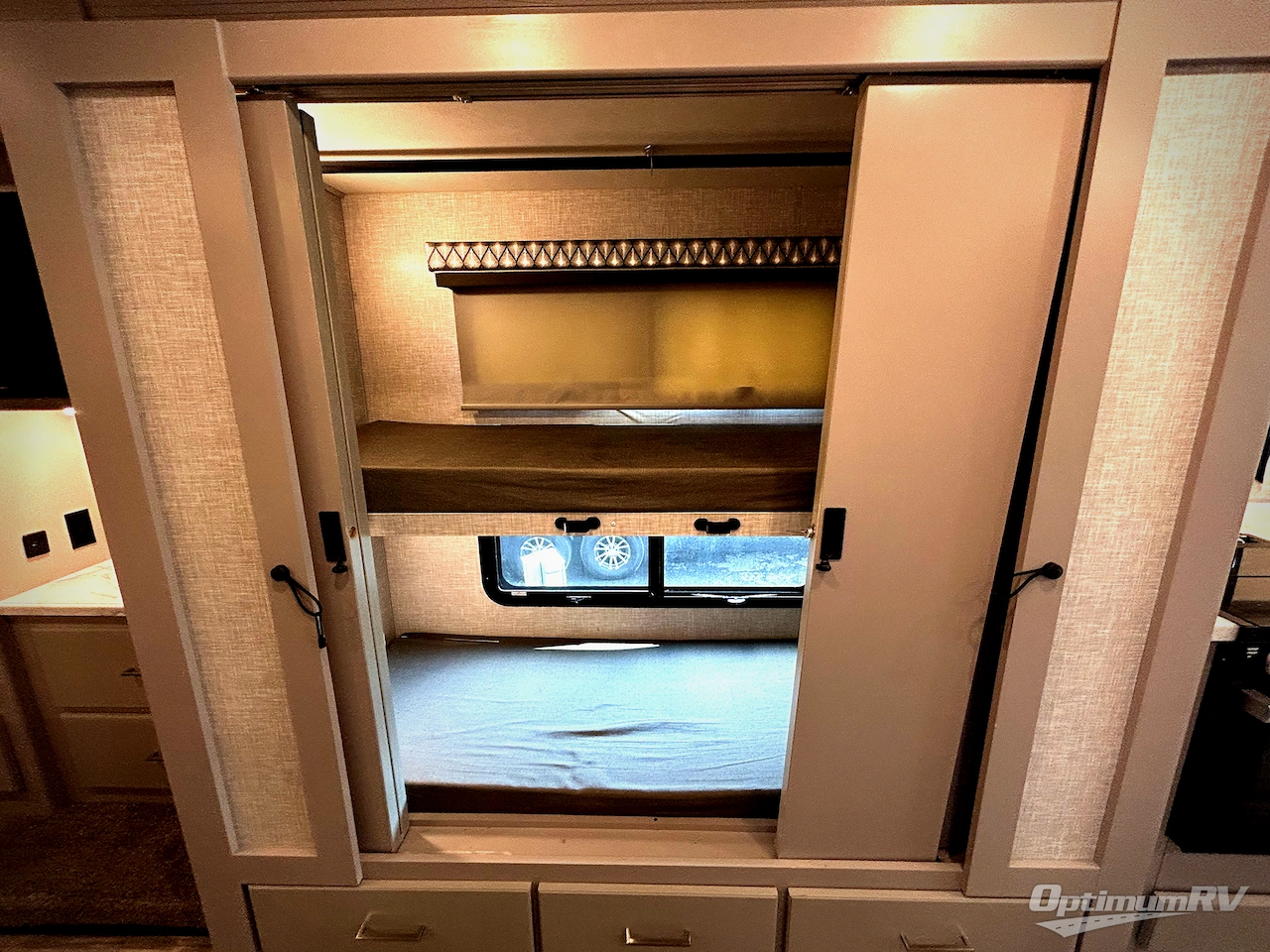 2021 Thor Hurricane 34J Photo 17