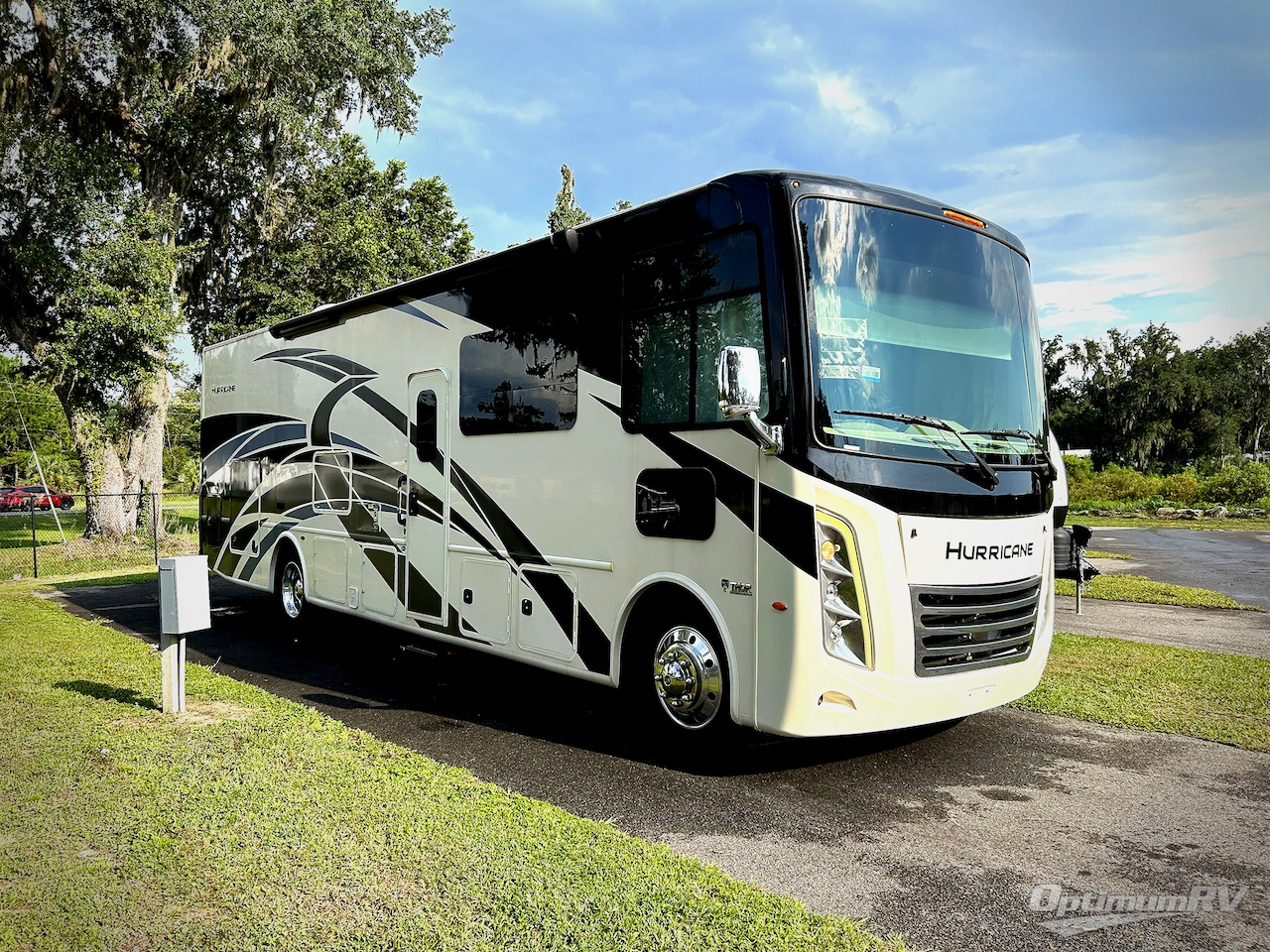 2021 Thor Hurricane 34J Photo 1