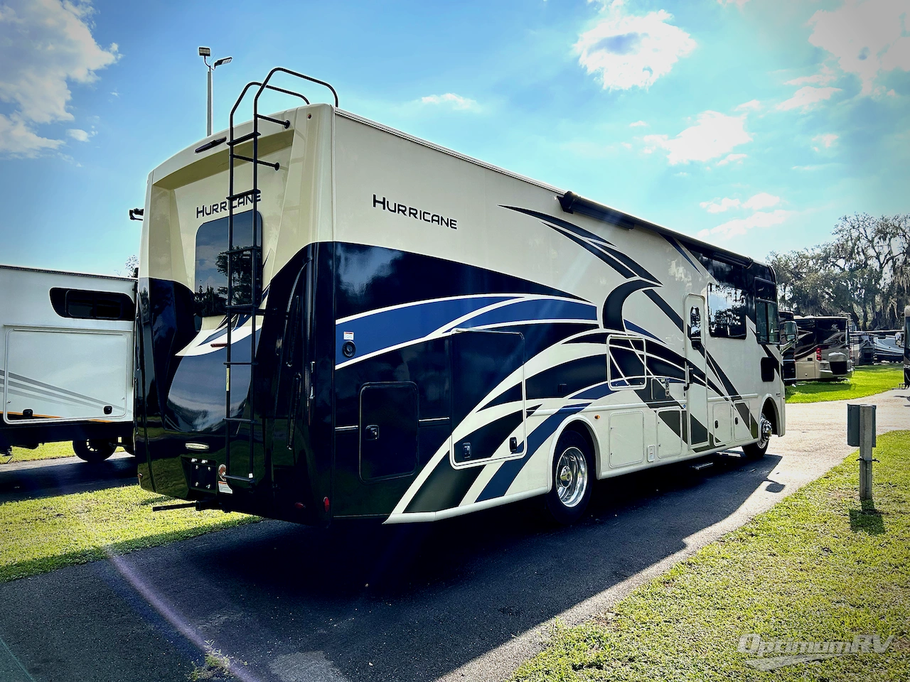 2021 Thor Hurricane 34J Photo 2