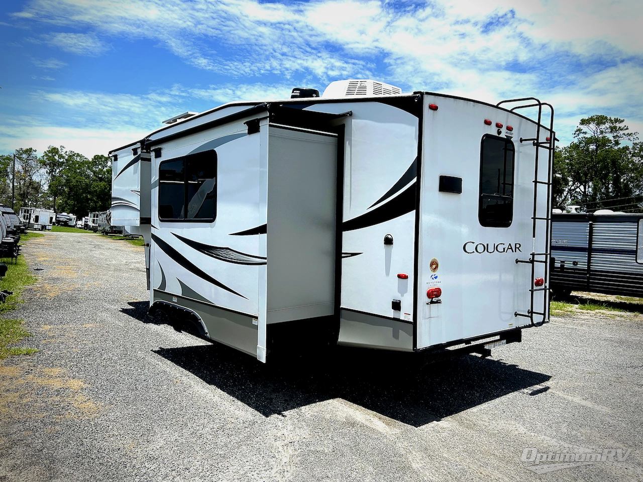 2022 Keystone Cougar Half-Ton 23MLS Photo 3