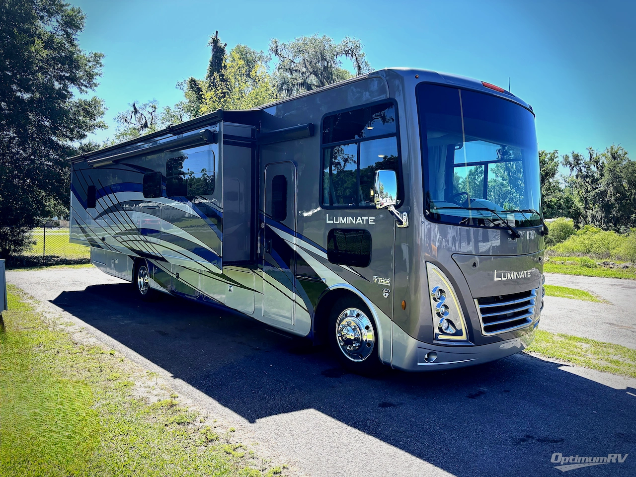 2023 Thor Luminate CC35 Photo 1