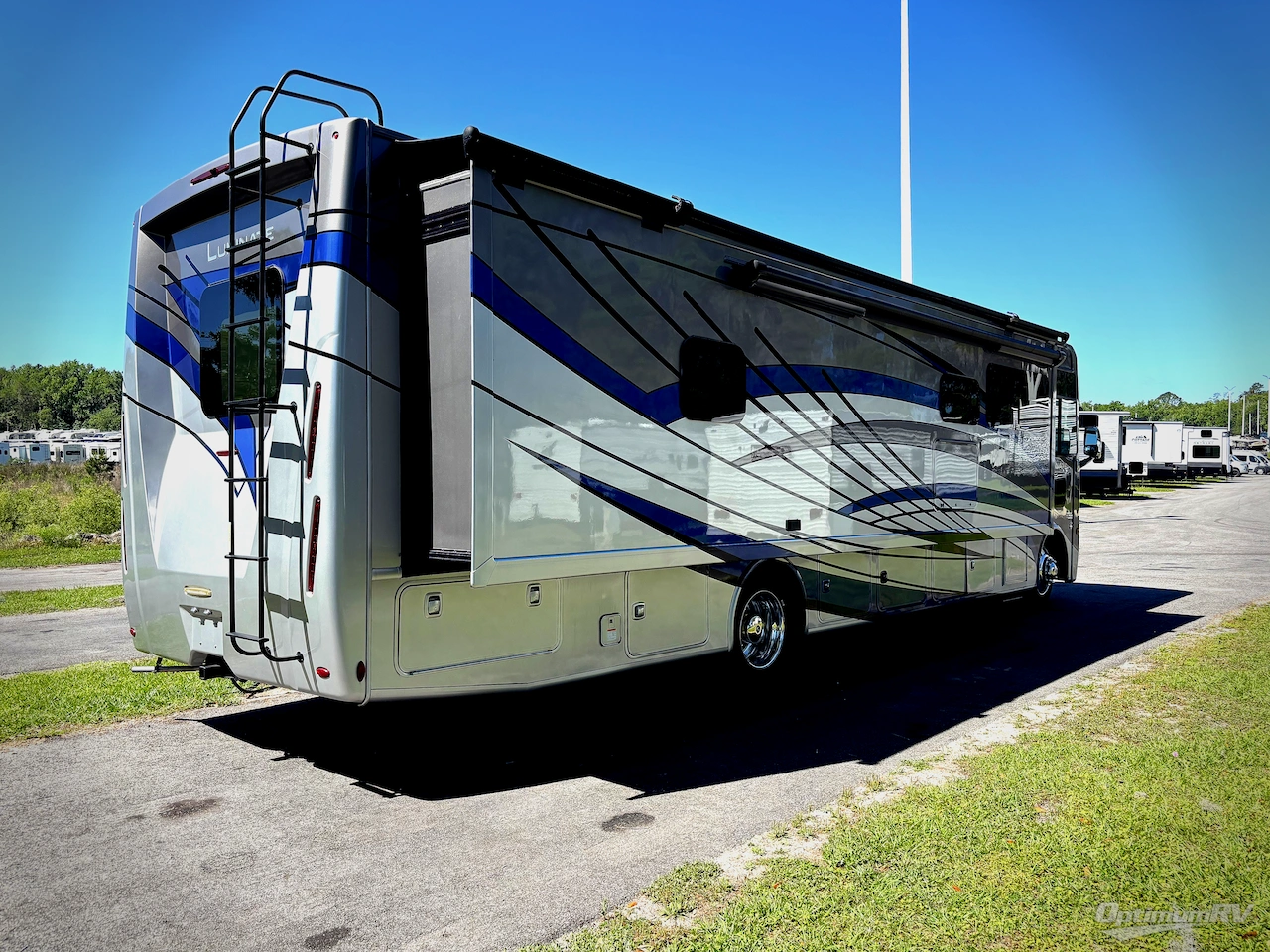 2023 Thor Luminate CC35 Photo 2