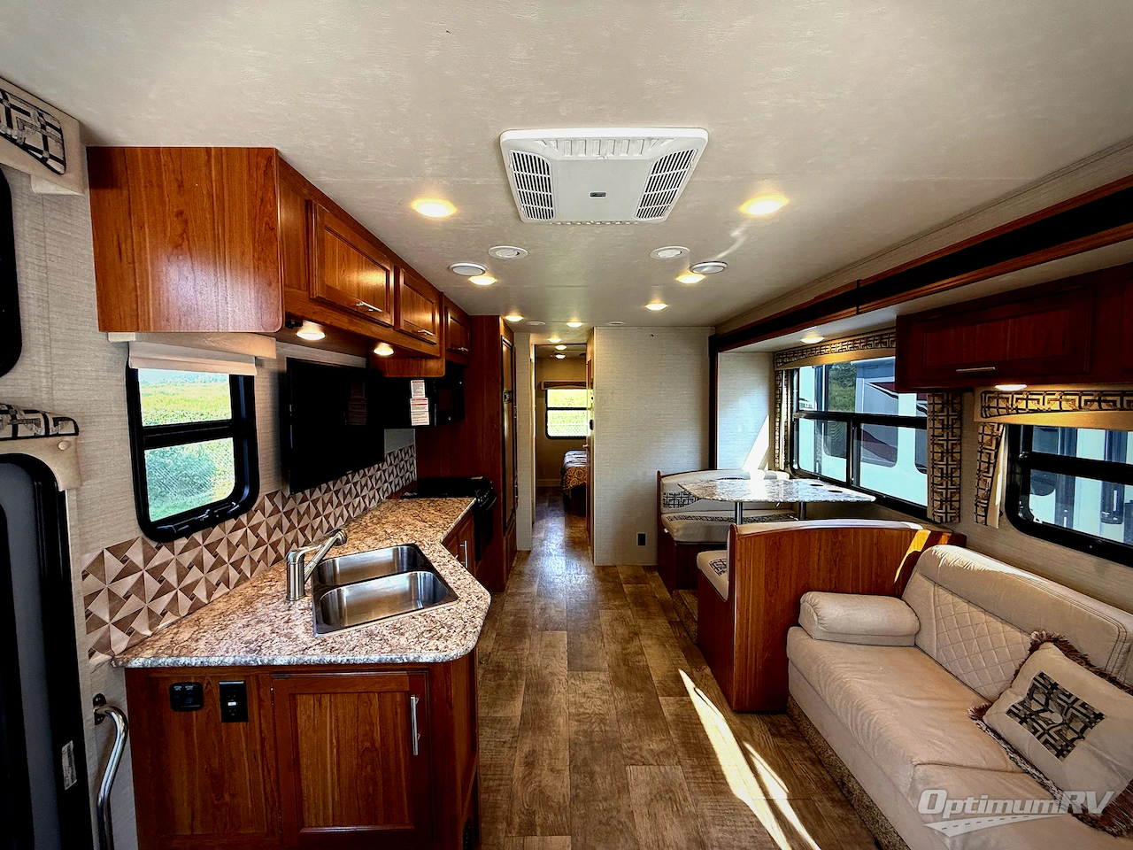 2017 Jayco Alante 31V Photo 4