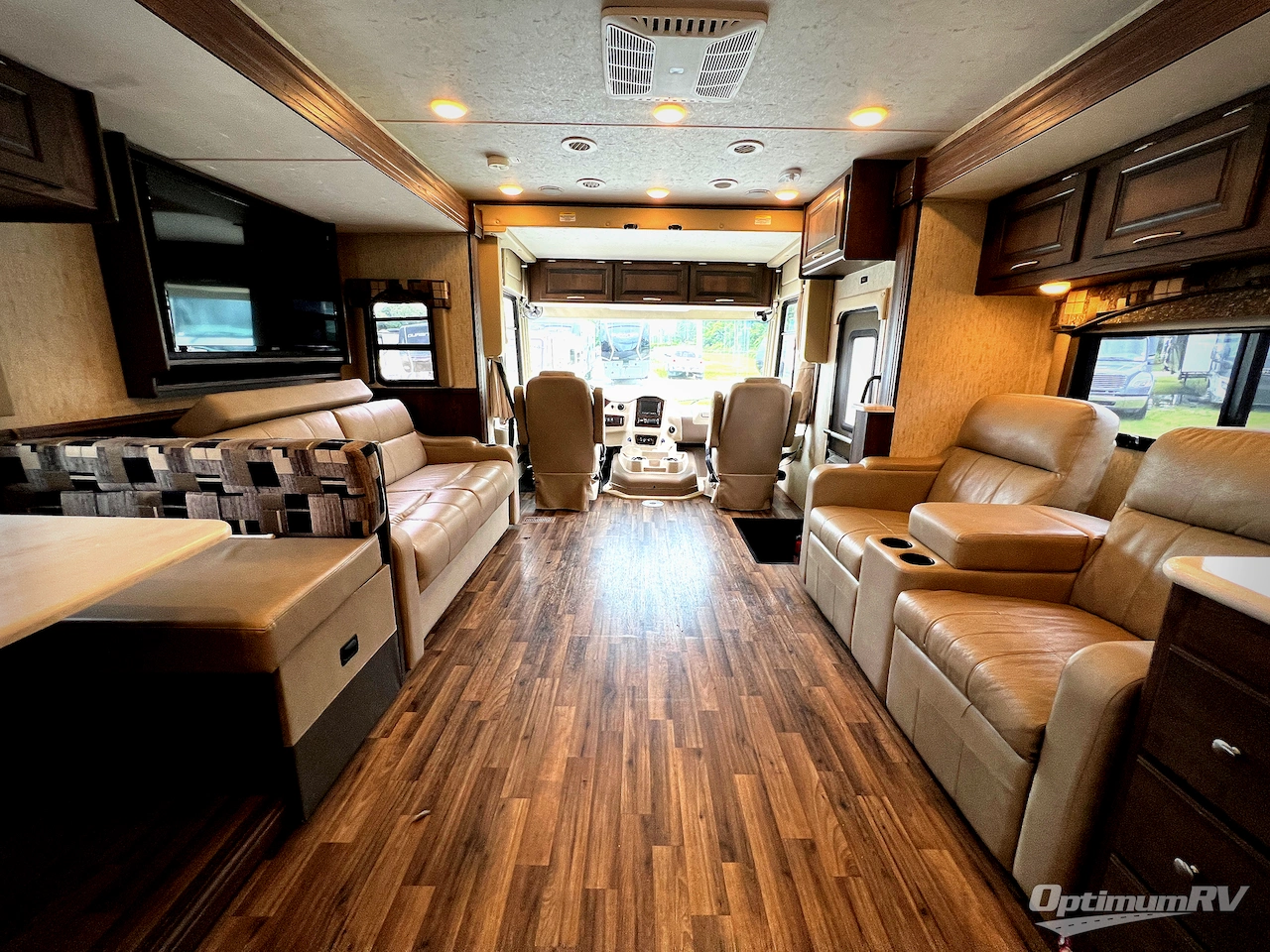 2019 Coachmen Mirada 35OS Photo 5