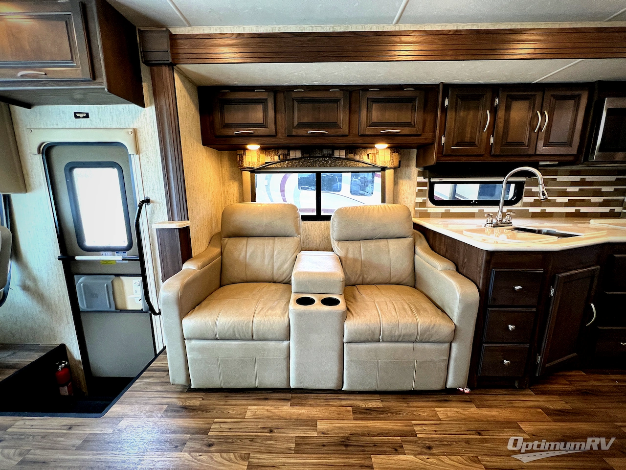 2019 Coachmen Mirada 35OS Photo 8