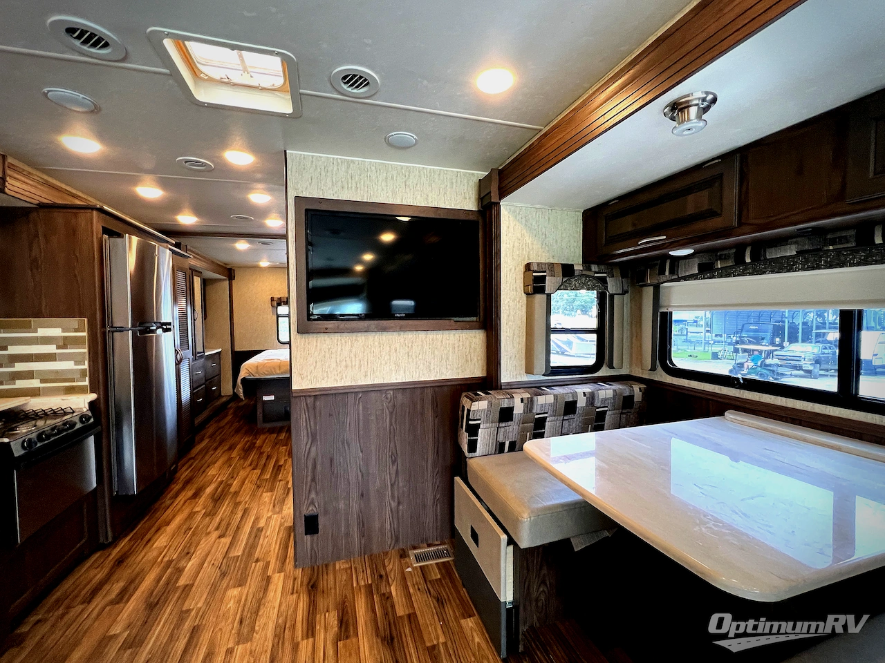 2019 Coachmen Mirada 35OS Photo 10
