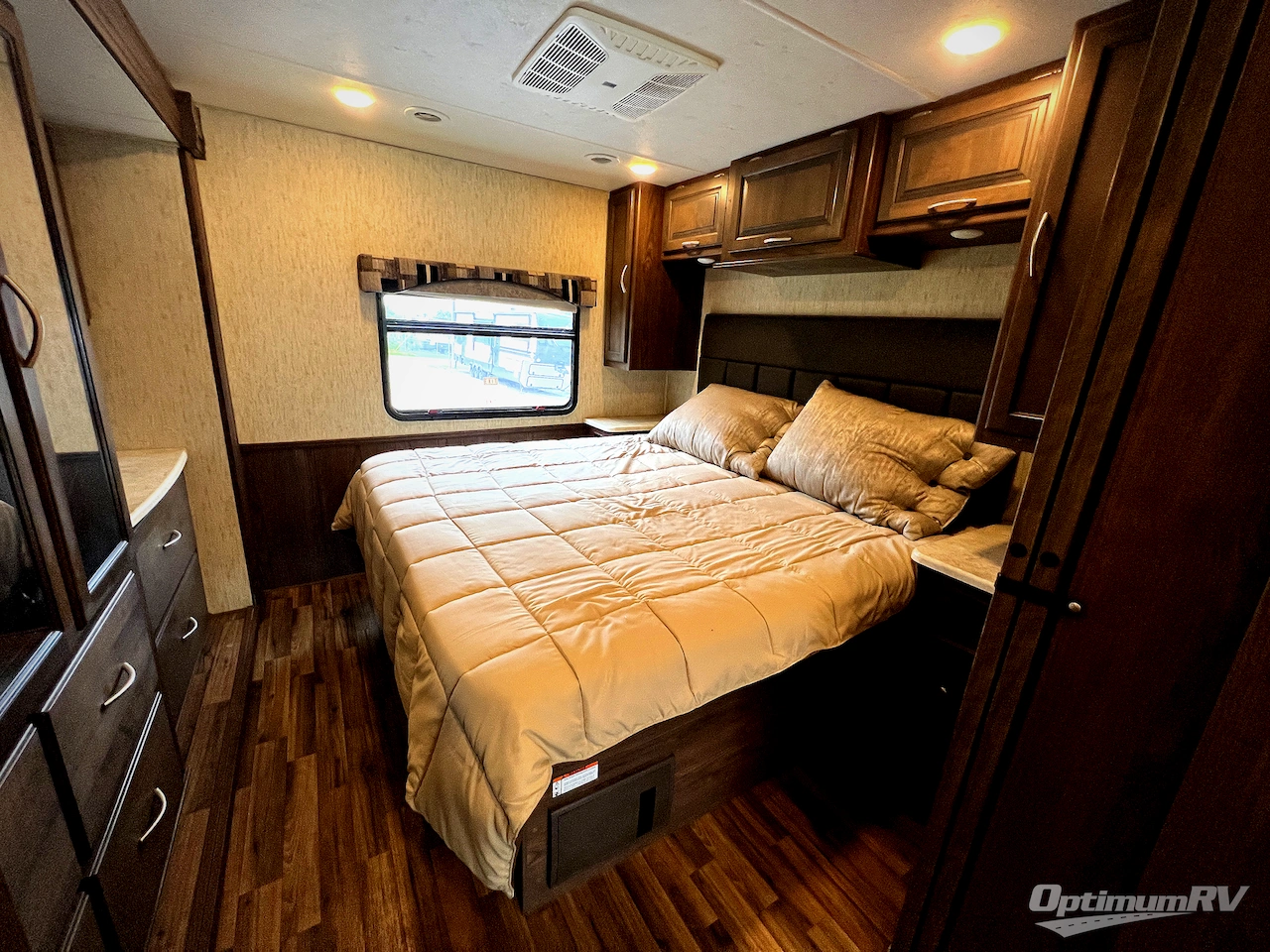 2019 Coachmen Mirada 35OS Photo 17