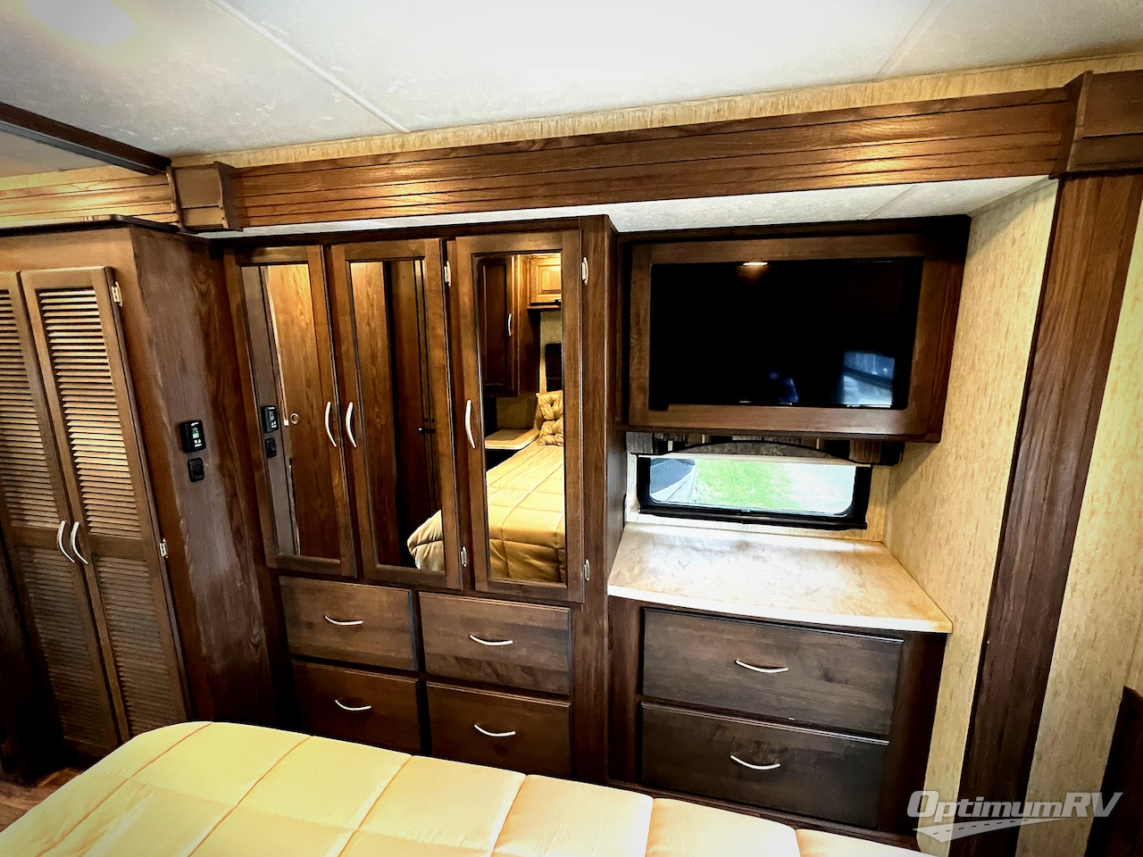 2019 Coachmen Mirada 35OS Photo 18