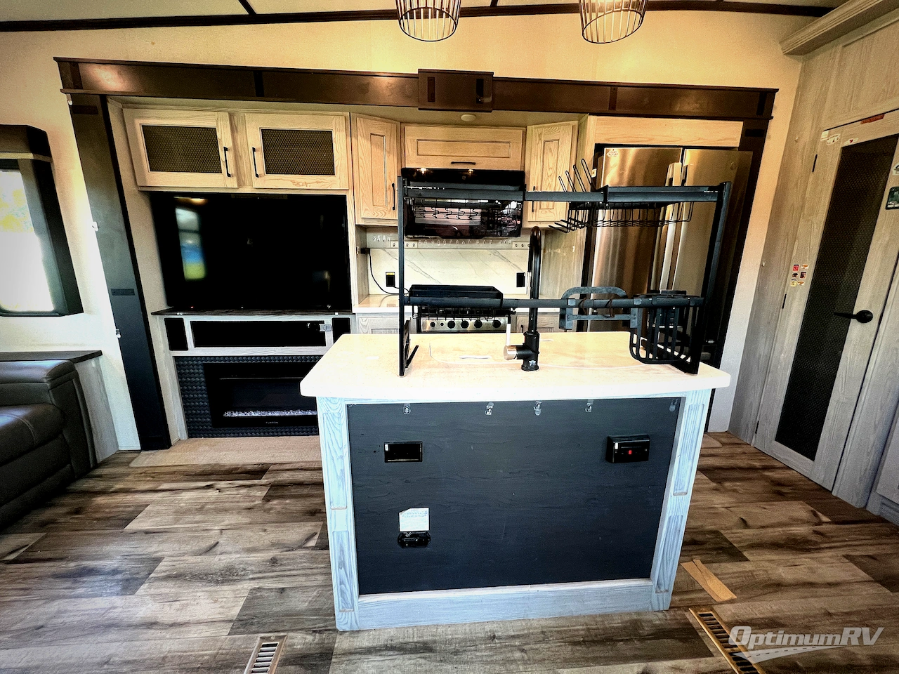 2022 Keystone Montana High Country 295RL Photo 5