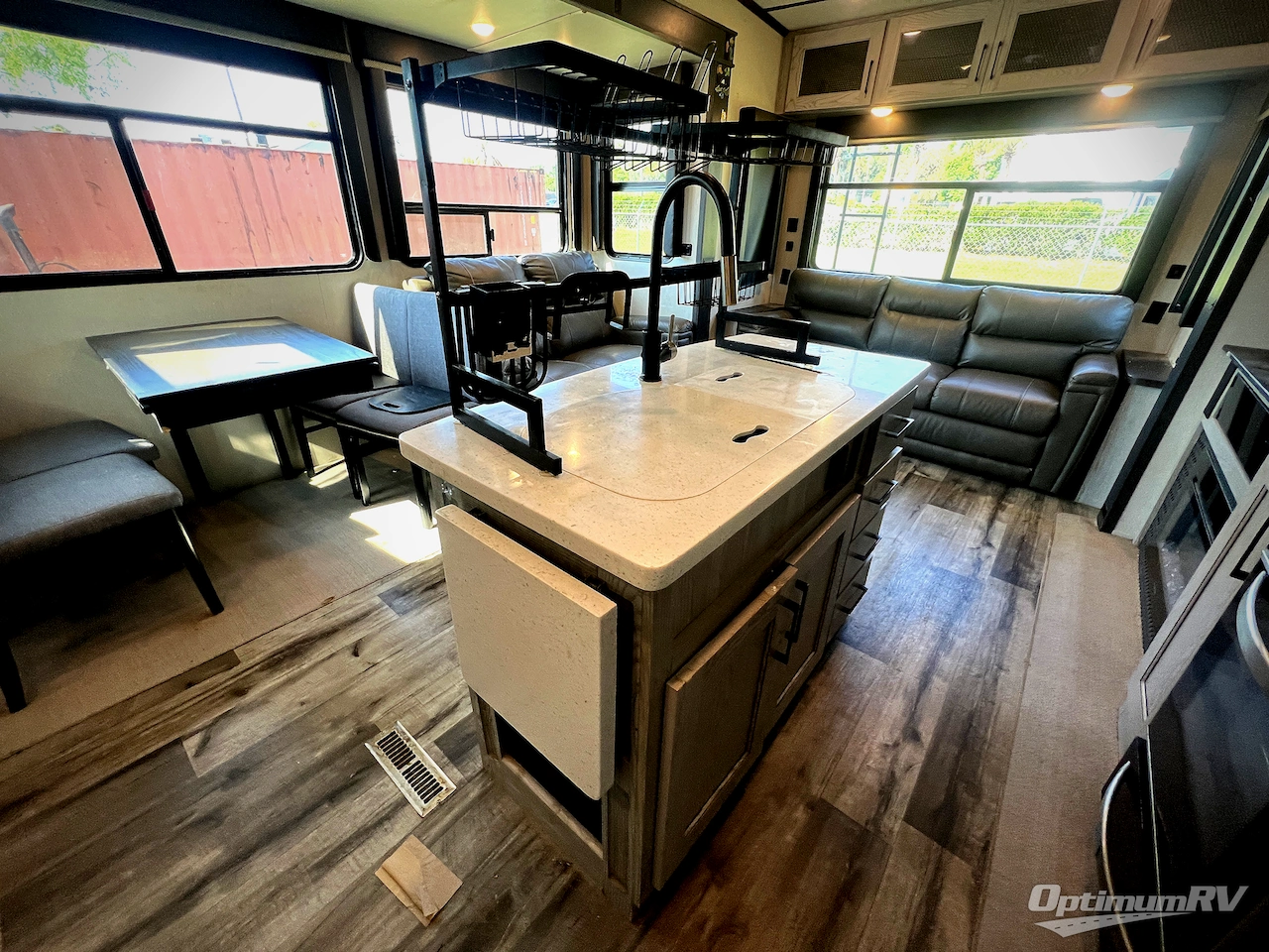 2022 Keystone Montana High Country 295RL Photo 6