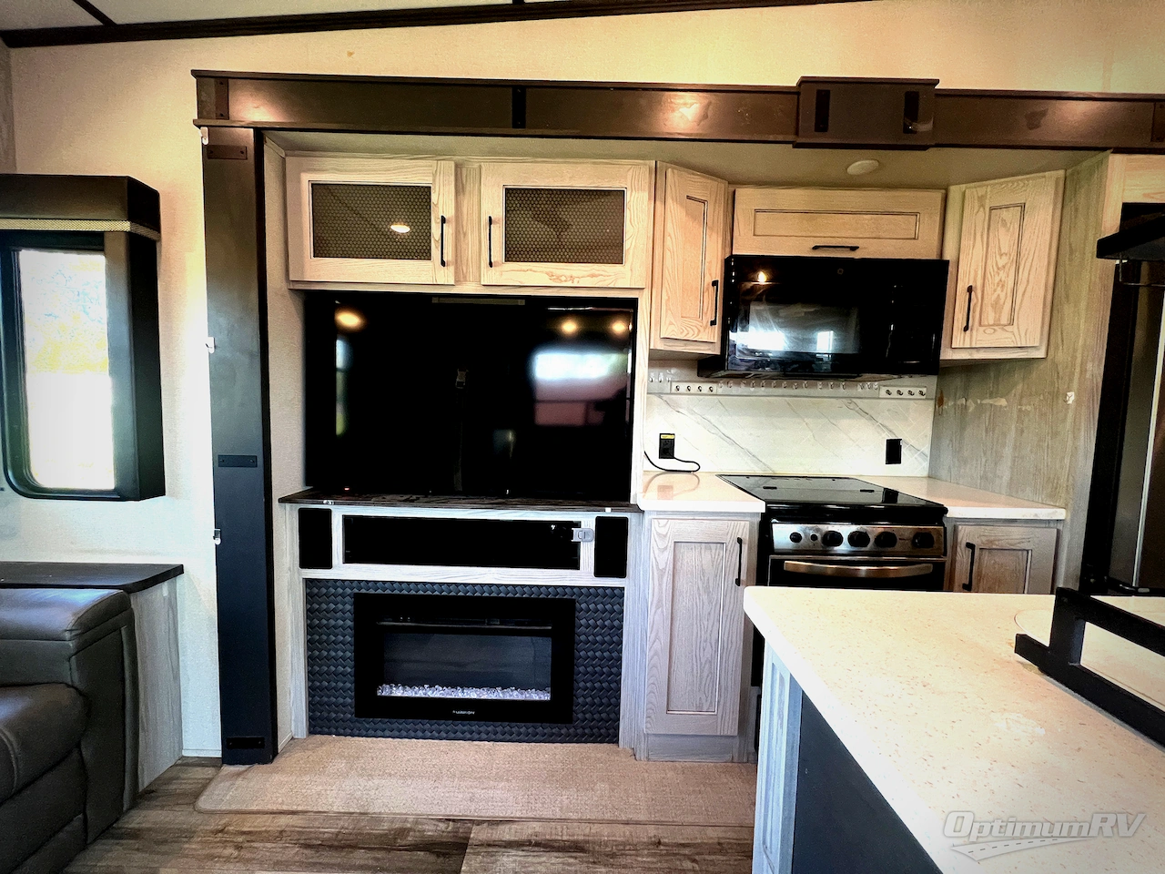 2022 Keystone Montana High Country 295RL Photo 9