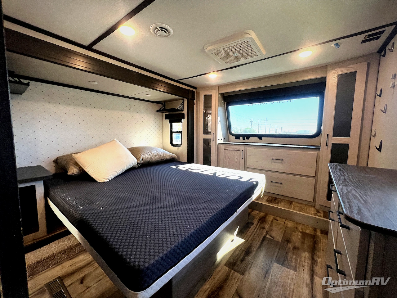2022 Keystone Montana High Country 295RL Photo 12