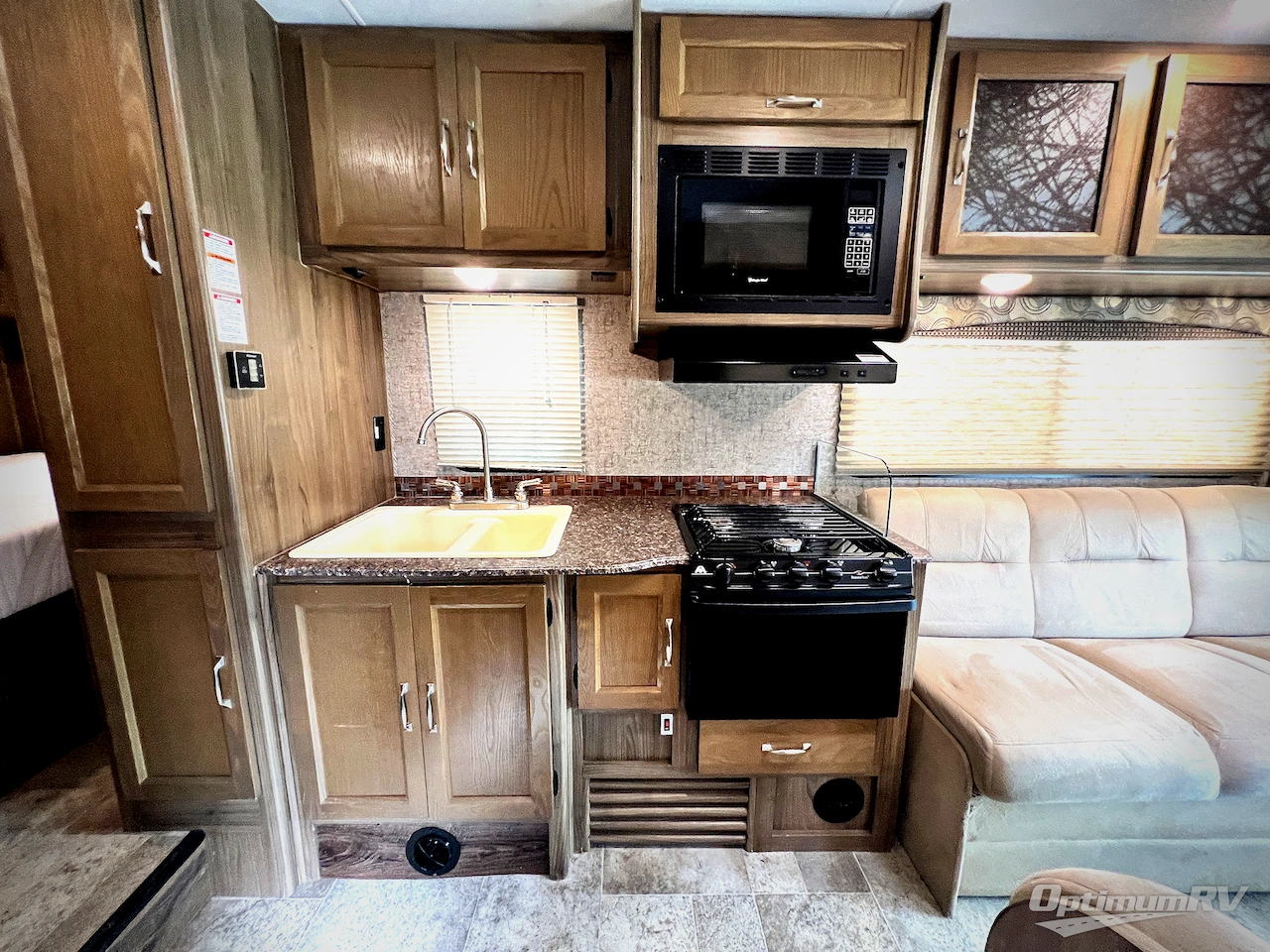2018 Coachmen Freelander 26RS Ford 350 Photo 10