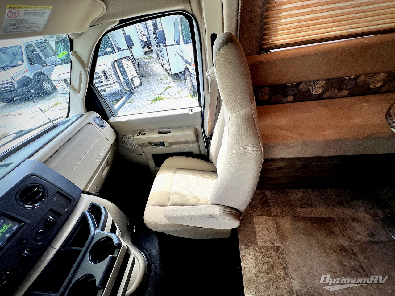 2018 Coachmen Freelander 26RS Ford 350 Photo 9