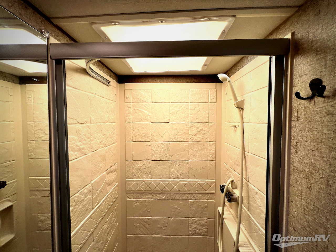 2018 Coachmen Freelander 26RS Ford 350 Photo 21